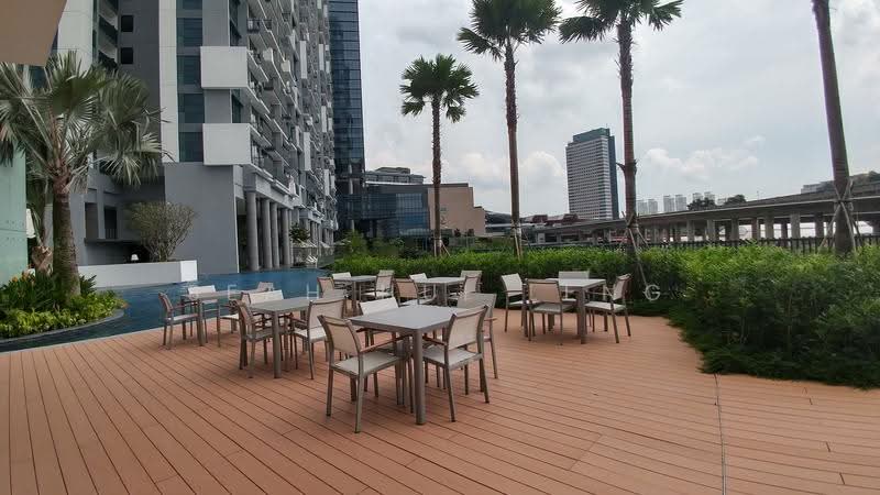 J Gateway, 6 Gateway Drive, Boon Lay / Jurong / Tuas, 1 Bedroom, 527 sqft, Condominium For Rent, by Seah Hui Leng, 500254117 - Exterior - PropertyGuru.com.sg