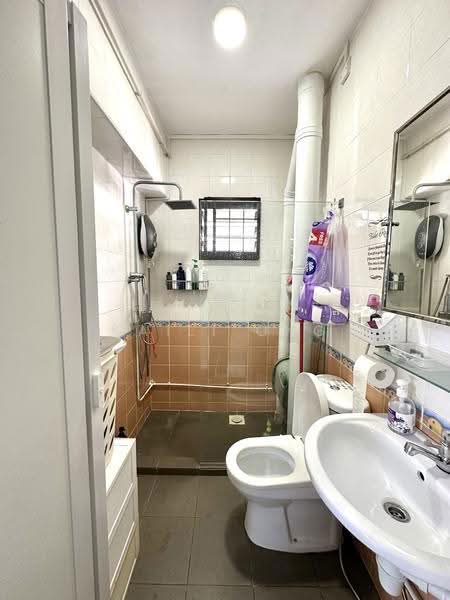 183D Rivervale Crescent, 183D Rivervale Crescent, Hougang / Punggol / Sengkang, 3 Bedrooms, 915 sqft, HDB Flat For Sale, by Kaili Ong, 500254126 - Bathroom - PropertyGuru.com.sg