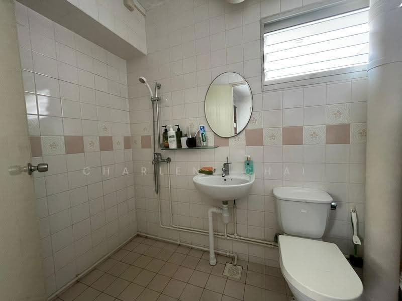657 Jalan Tenaga, 657 Jalan Tenaga, Eunos / Geylang / Paya Lebar, 3 Bedrooms, 1,141 sqft, HDB Flat For Sale, by Charlene Chai, 500254131 - Bathroom - PropertyGuru.com.sg