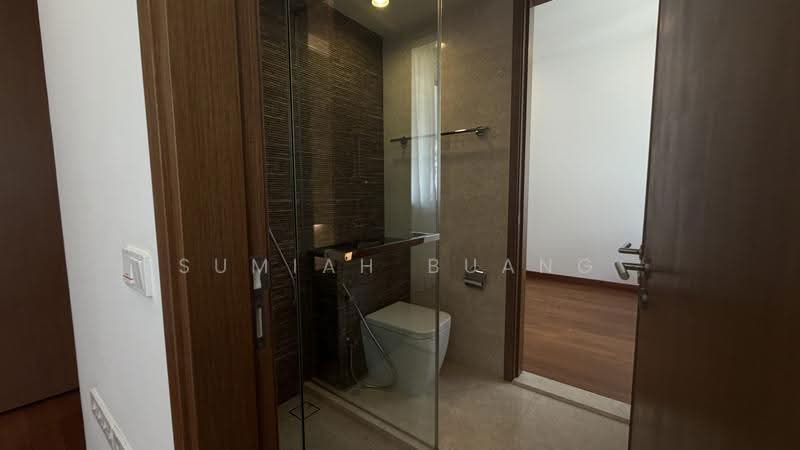 Greenwood Mews, 271 Greenwood Avenue, Newton / Novena, 5 Bedrooms, 3,154 sqft, Cluster House For Sale, by Sumiah Buang, 500254134 - Common bathroom - PropertyGuru.com.sg
