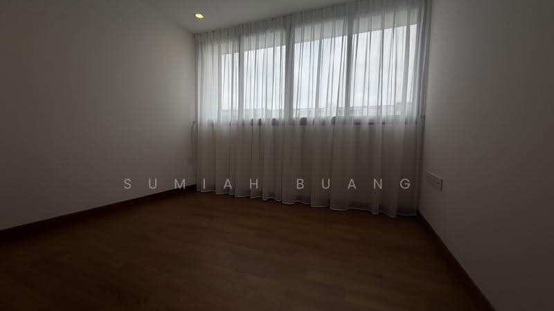 Greenwood Mews, 271 Greenwood Avenue, Newton / Novena, 5 Bedrooms, 3,154 sqft, Cluster House For Sale, by Sumiah Buang, 500254134 - Bedroom 3 at attic roof - PropertyGuru.com.sg