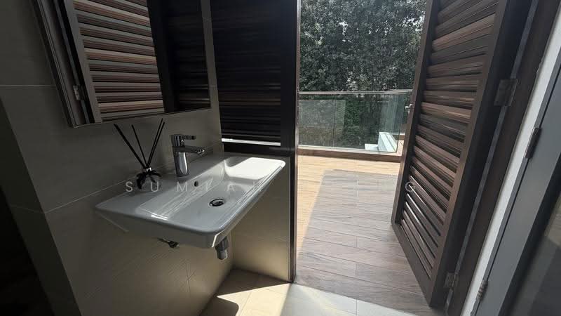 Greenwood Mews, 271 Greenwood Avenue, Newton / Novena, 5 Bedrooms, 3,154 sqft, Cluster House For Sale, by Sumiah Buang, 500254134 - Outdoor shower - PropertyGuru.com.sg