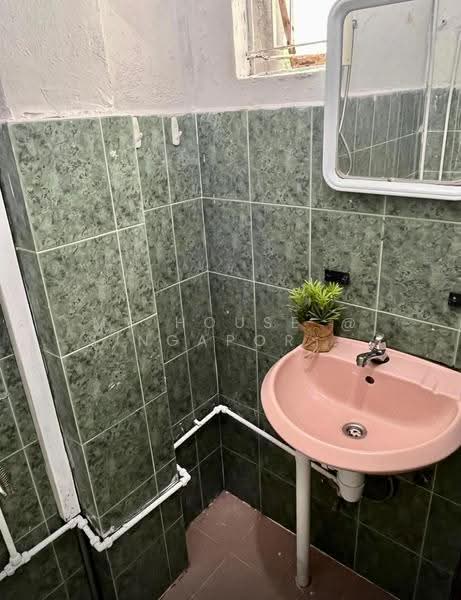 Hoot Kiam Mansion, 21A Hoot Kiam Road, Tanglin / Holland / Bukit Timah, Room Rental, 154 sqft, Walk-up Apartment For Rent, by Wendy, 500254156 - Bathroom - PropertyGuru.com.sg