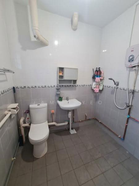 128 Pending Road, 128 Pending Road, Dairy Farm / Bukit Panjang / Choa Chu Kang, 3 Bedrooms, 1,108 sqft, HDB Flat For Sale, by James Yeo, 500254178 - Bathroom - PropertyGuru.com.sg