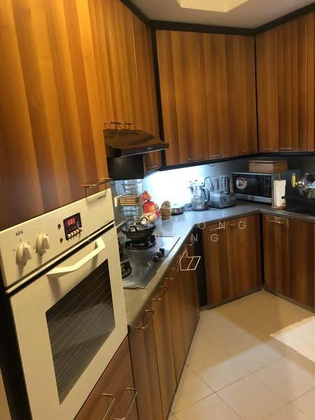 Valley Park, 473 River Valley Road, Tanglin / Holland / Bukit Timah, 3 Bedrooms, 1,356 sqft, Condominium For Rent, by Juliet Fong Lai Peng, 500254197 - Kitchen - PropertyGuru.com.sg