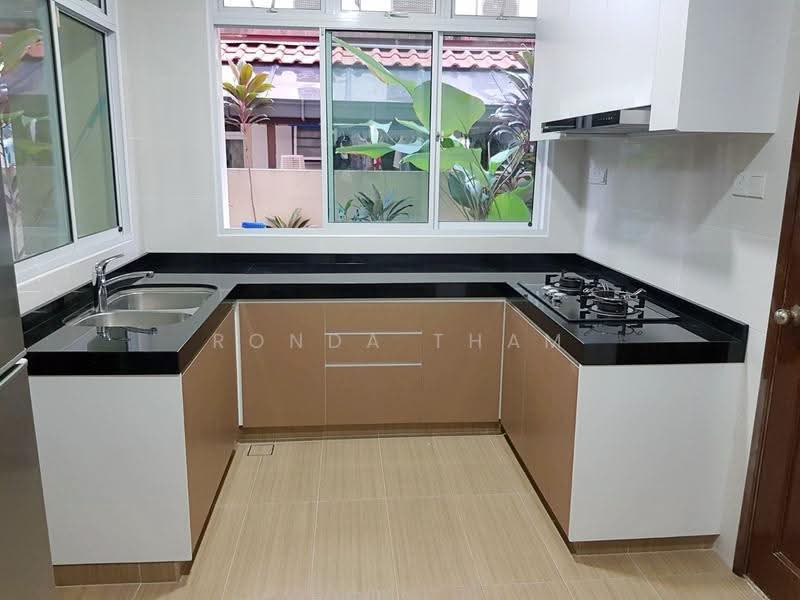 Puay Hee Avenue, Macpherson / Potong Pasir, 6 Bedrooms, 2,397 sqft, Corner Terrace For Rent, by Ronda Tham, 500254203 - Kitchen - PropertyGuru.com.sg