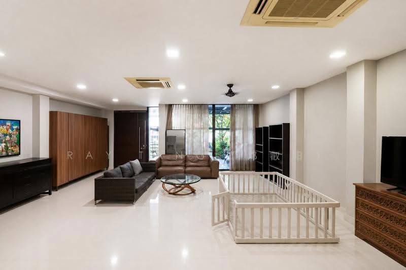 Cashew Terrace, Dairy Farm / Bukit Panjang / Choa Chu Kang, 6 Bedrooms, 4,200 sqft, Terraced House For Rent, by Ray Tang (邓叡阳), 500254215 - Living Room - PropertyGuru.com.sg