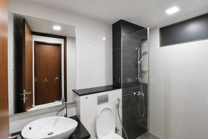 Cashew Terrace, Dairy Farm / Bukit Panjang / Choa Chu Kang, 6 Bedrooms, 4,200 sqft, Terraced House For Rent, by Ray Tang (邓叡阳), 500254215 - Bathroom - PropertyGuru.com.sg