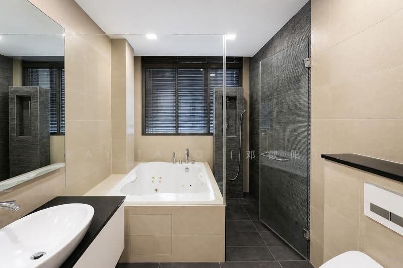Cashew Terrace, Dairy Farm / Bukit Panjang / Choa Chu Kang, 6 Bedrooms, 4,200 sqft, Terraced House For Rent, by Ray Tang (邓叡阳), 500254215 - Bathroom - PropertyGuru.com.sg