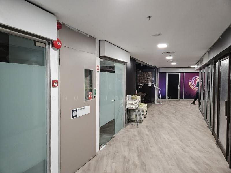 The Plaza, 7500A Beach Road, Beach Road / Bugis / Rochor, 452 sqft, Other Retail For Rent, by Chua Jocelyn, 500254231 - Corridor - CommercialGuru.com.sg