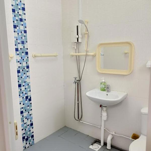 115 Pending Road, 115 Pending Road, Dairy Farm / Bukit Panjang / Choa Chu Kang, 3 Bedrooms, 1,076 sqft, HDB Flat For Rent, by Simon Por, 500254232 - Bathroom - PropertyGuru.com.sg