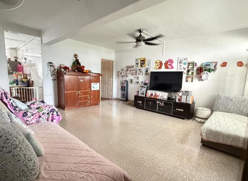 41 Teban Gardens Road, 41 Teban Gardens Road, Boon Lay / Jurong / Tuas, 3 Bedrooms, 1,066 sqft, HDB Flat For Sale, by Jaime Lim, 500254233 - Living Room - PropertyGuru.com.sg