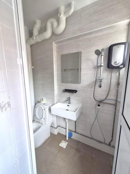 281 Bishan Street 24, 281 Bishan Street 24, Ang Mo Kio / Bishan / Thomson, Room Rental, 120 sqft, HDB Flat For Rent, by Steven Choo, 500254241 - Bathroom - PropertyGuru.com.sg