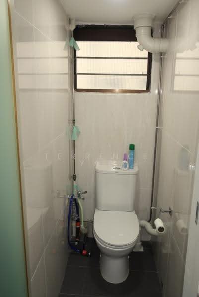 111 Lorong 1 Toa Payoh, 111 Lorong 1 Toa Payoh, Balestier / Toa Payoh, 3 Bedrooms, 710 sqft, HDB Flat For Rent, by Terrence Yap, 500254242 - Toilet - PropertyGuru.com.sg