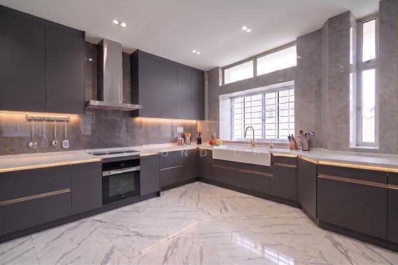 Lloyd Court, 40 Lloyd Road, Orchard / River Valley, 5 Bedrooms, 2,885 sqft, Condominium For Sale, by Desmond Chua, 500254254 - Kitchen - PropertyGuru.com.sg