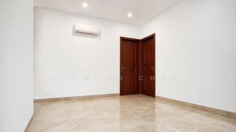 Lloyd Court, 40 Lloyd Road, Orchard / River Valley, 5 Bedrooms, 2,885 sqft, Condominium For Sale, by Desmond Chua, 500254254 - Family Room - PropertyGuru.com.sg