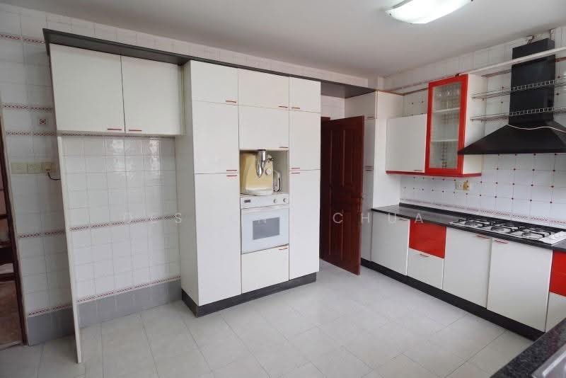 Lloyd Court, 40 Lloyd Road, Orchard / River Valley, 5 Bedrooms, 2,885 sqft, Condominium For Sale, by Desmond Chua, 500254254 - Kitchen - PropertyGuru.com.sg
