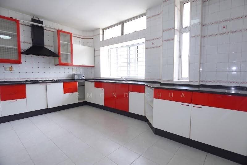 Lloyd Court, 40 Lloyd Road, Orchard / River Valley, 5 Bedrooms, 2,885 sqft, Condominium For Sale, by Desmond Chua, 500254254 - Kitchen - PropertyGuru.com.sg
