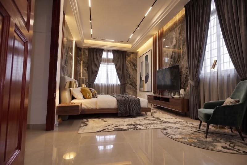 Lloyd Court, 40 Lloyd Road, Orchard / River Valley, 5 Bedrooms, 2,885 sqft, Condominium For Sale, by Desmond Chua, 500254254 - Master Bedroom (1) - PropertyGuru.com.sg