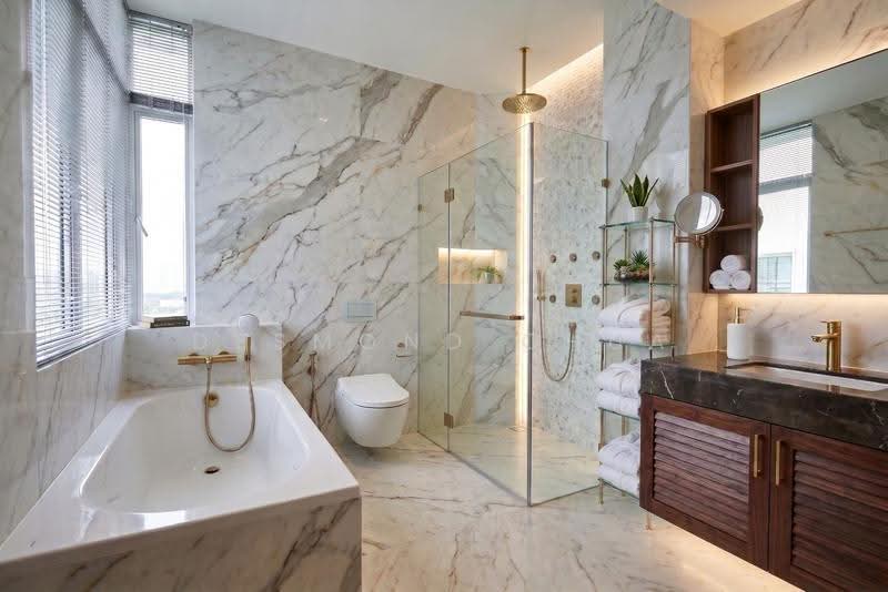 Lloyd Court, 40 Lloyd Road, Orchard / River Valley, 5 Bedrooms, 2,885 sqft, Condominium For Sale, by Desmond Chua, 500254254 - Bathroom - PropertyGuru.com.sg