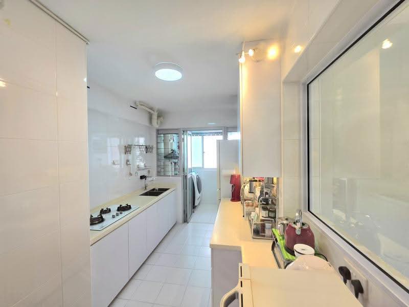 415A Fernvale Link, 415A Fernvale Link, Seletar / Yio Chu Kang, 3 Bedrooms, 1,001 sqft, HDB Flat For Sale, by Millie Tan, 500254300 - Bright Minimalist kitchen. - PropertyGuru.com.sg