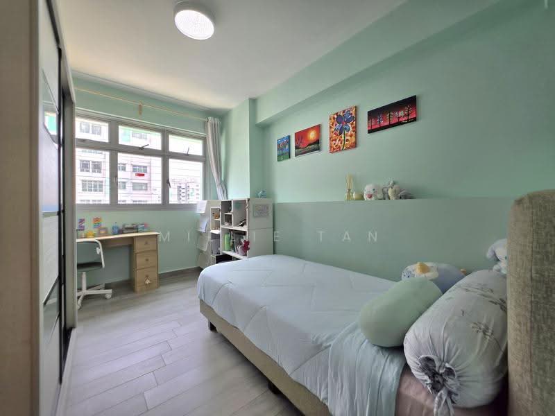 415A Fernvale Link, 415A Fernvale Link, Seletar / Yio Chu Kang, 3 Bedrooms, 1,001 sqft, HDB Flat For Sale, by Millie Tan, 500254300 - Common room with no build ins. - PropertyGuru.com.sg