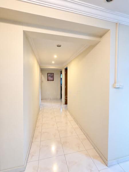 736 Woodlands Circle, 736 Woodlands Circle, Admiralty / Woodlands, 3 Bedrooms, 1,313 sqft, HDB Flat For Sale, by Valence Neoh, 500254313 - Corridor - PropertyGuru.com.sg