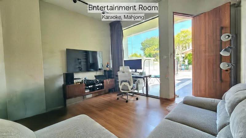 Limau Villas, Limau Terrace, Bedok / Upper East Coast, 6 Bedrooms, 3,300 sqft, Terraced House For Sale, by Roy Low, 500254327 - Living Room - PropertyGuru.com.sg