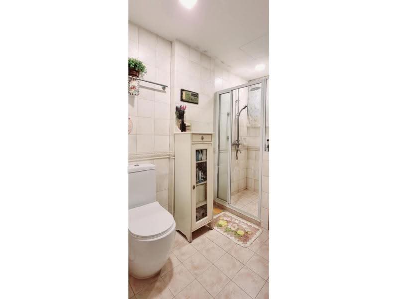 The Sunnydale, 23 Serangoon Avenue 3, Hougang / Punggol / Sengkang, 3 Bedrooms, 1,658 sqft, Condominium For Sale, by Ryan Tan, 500254361 - Bathroom - PropertyGuru.com.sg