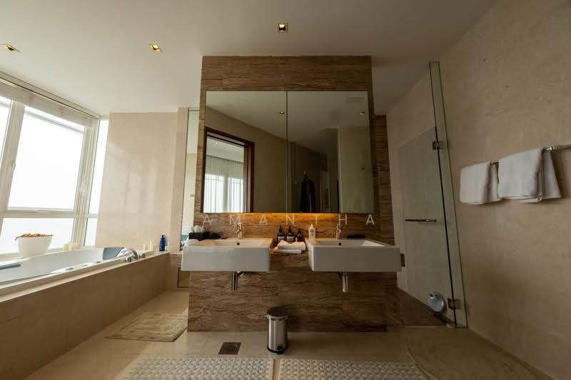 Saint Thomas Suites, 33 St Thomas Walk, Orchard / River Valley, 6 Bedrooms, 7,686 sqft, Condominium For Rent, by Samantha Foo, 500254377 - Bathroom - PropertyGuru.com.sg