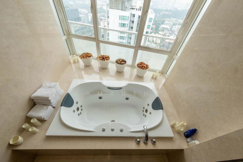 Saint Thomas Suites, 33 St Thomas Walk, Orchard / River Valley, 6 Bedrooms, 7,686 sqft, Condominium For Rent, by Samantha Foo, 500254377 - Bathroom - PropertyGuru.com.sg