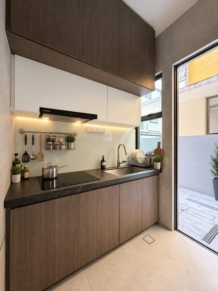 Spacious Family Living in Prime East Coast Avenue!, East Coast / Marine Parade, 5 Bedrooms, 4,929 sqft, Terraced House For Rent, by VINCENT LYE, 500254418 - Kitchen - PropertyGuru.com.sg