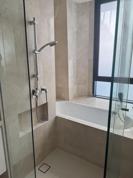d'Leedon (Former Farrer Court), 3 Leedon Heights, Tanglin / Holland / Bukit Timah, 4 Bedrooms, 2,230 sqft, Condominium For Sale, by Juliet Fong Lai Peng, 500254420 - Bathroom - PropertyGuru.com.sg