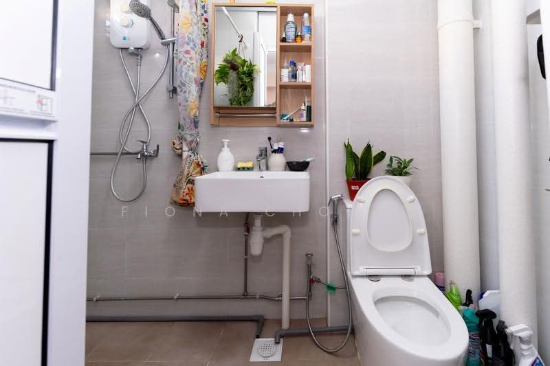 404 Choa Chu Kang Avenue 3, 404 Choa Chu Kang Avenue 3, Dairy Farm / Bukit Panjang / Choa Chu Kang, 3 Bedrooms, 1,119 sqft, HDB Flat For Sale, by Fiona Choong, 500254424 - Bathroom - PropertyGuru.com.sg