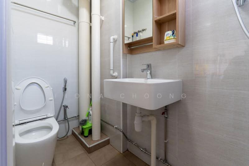 404 Choa Chu Kang Avenue 3, 404 Choa Chu Kang Avenue 3, Dairy Farm / Bukit Panjang / Choa Chu Kang, 3 Bedrooms, 1,119 sqft, HDB Flat For Sale, by Fiona Choong, 500254424 - Bathroom - PropertyGuru.com.sg