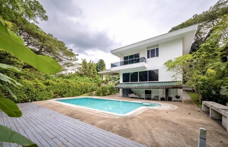 D11 GOOD VALUE $$ BUNGALOW. SPRAWLING GROUND. WIDE FRONTAGE JEAN93571119, Newton / Novena, 5 Bedrooms, 9,500 sqft, Good Class Bungalow For Sale, by Jean Ong, 500254443 - Exterior - PropertyGuru.com.sg