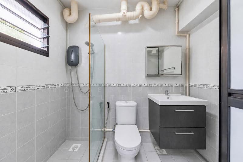 183 Yung Sheng Road, 183 Yung Sheng Road, Boon Lay / Jurong / Tuas, 3 Bedrooms, 1,249 sqft, HDB Flat For Sale, by Gina Tow, 500254460 - Bathroom - PropertyGuru.com.sg