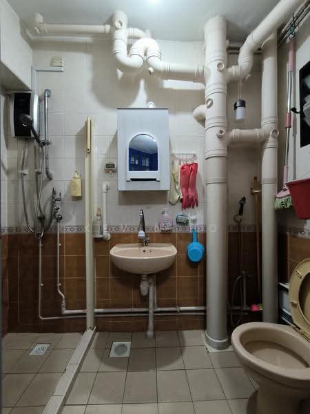 671A Jurong West Street 65, 671A Jurong West Street 65, Boon Lay / Jurong / Tuas, Room Rental, 150 sqft, HDB Flat For Rent, by Kevin Ho, 500254463 - Bathroom - PropertyGuru.com.sg