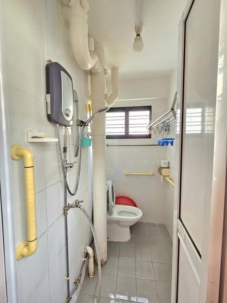646 Yishun Street 61, 646 Yishun Street 61, Sembawang / Yishun, Room Rental, 100 sqft, HDB Flat For Rent, by Jonathan Fok, 500254472 - Bathroom - PropertyGuru.com.sg