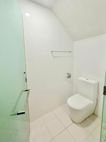#1 Loft, 1 Lorong 24 Geylang, Eunos / Geylang / Paya Lebar, Room Rental, 250 sqft, Apartment For Rent, by Zhang Zhou Jun Summer, 500254480 - Bathroom - PropertyGuru.com.sg