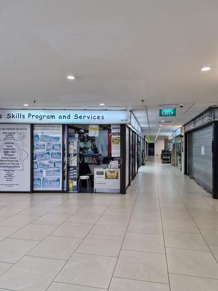 Lucky Plaza, 304 Orchard Road, Orchard / River Valley, 334 sqft, Mall Shop For Rent, by Eva Qiu, 500254497 - Corridor - CommercialGuru.com.sg