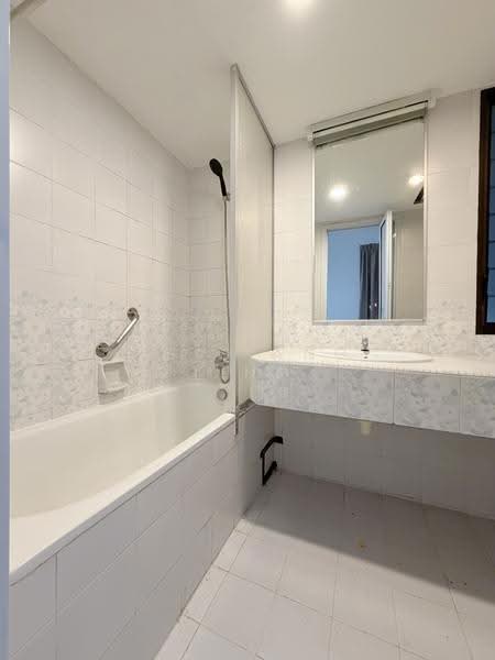 Mandarin Gardens, 5 Siglap Road, East Coast / Marine Parade, 2 Bedrooms, 1,001 sqft, Condominium For Rent, by Ng Siang Ling, 500254500 - PropertyGuru.com.sg