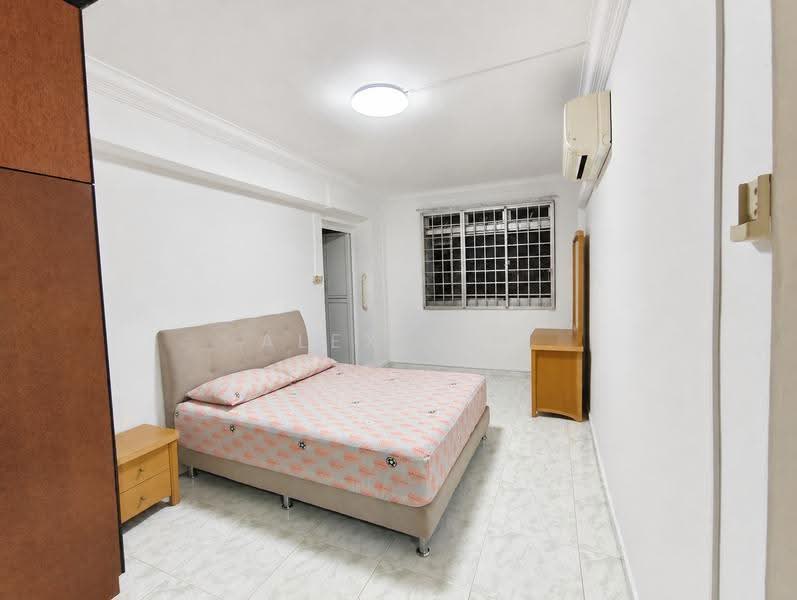 739 Jurong West Street 73, 739 Jurong West Street 73, Boon Lay / Jurong / Tuas, 4 Bedrooms, 1,355 sqft, HDB Flat For Sale, by Alex Lim, 500254537 - Bedroom - PropertyGuru.com.sg