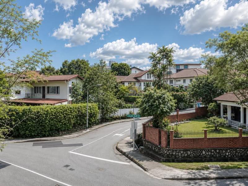 ✸RARE CORNER SEMI-D SUPER NEAR WATTEN ESTATE PARK✸WITHIN 1 KM OF RGPS ✸NEAR TAN KAH KEE MRT STATION✸, Watten Estate Road Hillcrest Greenwood Greendale Greenmead Greenpark Shelford Park Vale Linden Pandan Naga Sari Vanda Namly Duchess Princess Of Wales King's Queen's Duke's Coronation University Kheam Hock Unggas Seni Bahasa Tudor Tempua Sejarah Namly, Newton / Novena, 5 Bedrooms, 4,200 sqft, Semi-Detached House For Sale, by Damian Tan 陈係赈, 500254540 - Exterior - PropertyGuru.com.sg
