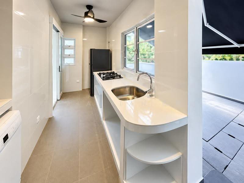 ✸RARE CORNER SEMI-D SUPER NEAR WATTEN ESTATE PARK✸WITHIN 1 KM OF RGPS ✸NEAR TAN KAH KEE MRT STATION✸, Watten Estate Road Hillcrest Greenwood Greendale Greenmead Greenpark Shelford Park Vale Linden Pandan Naga Sari Vanda Namly Duchess Princess Of Wales King's Queen's Duke's Coronation University Kheam Hock Unggas Seni Bahasa Tudor Tempua Sejarah Namly, Newton / Novena, 5 Bedrooms, 4,200 sqft, Semi-Detached House For Sale, by Damian Tan 陈係赈, 500254540 - Kitchen - PropertyGuru.com.sg