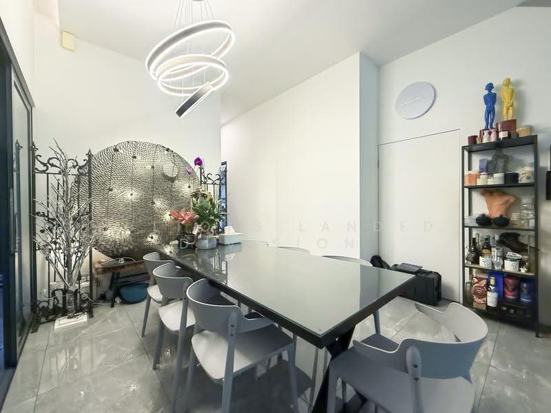 Rare Freehold Terrace with Lush Green Views, East Coast / Marine Parade, 5 Bedrooms, 3,000 sqft, Terraced House For Sale, by Homer, 500254563 - Dining Room - PropertyGuru.com.sg