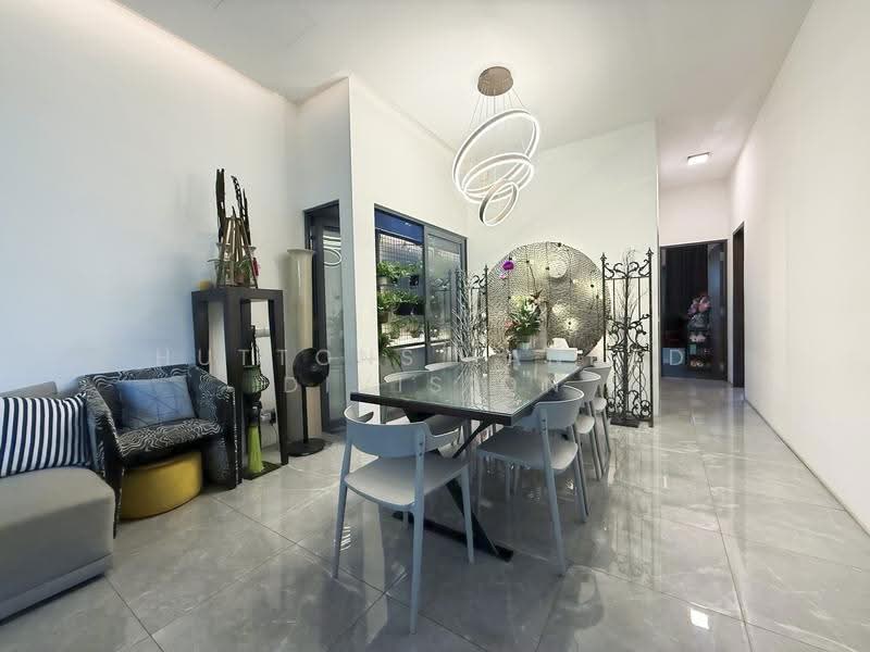 Rare Freehold Terrace with Lush Green Views, East Coast / Marine Parade, 5 Bedrooms, 3,000 sqft, Terraced House For Sale, by Homer, 500254563 - Dining Room - PropertyGuru.com.sg