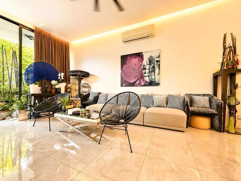 Rare Freehold Terrace with Lush Green Views, East Coast / Marine Parade, 5 Bedrooms, 3,000 sqft, Terraced House For Sale, by Homer, 500254563 - Living Room - PropertyGuru.com.sg