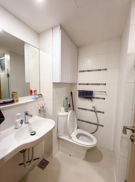 The Quartz, 69 Compassvale Bow, Hougang / Punggol / Sengkang, 3 Bedrooms, 1,507 sqft, Condominium For Sale, by Kyle Ng, 500254572 - Bathroom - PropertyGuru.com.sg