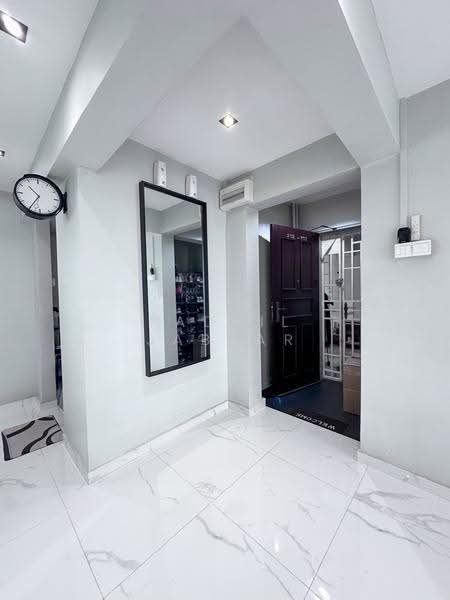 209 Yishun Street 21, 209 Yishun Street 21, Sembawang / Yishun, 3 Bedrooms, 1,345 sqft, HDB Flat For Sale, by Fadhil Jabbar, 500254574 - Entrance - PropertyGuru.com.sg